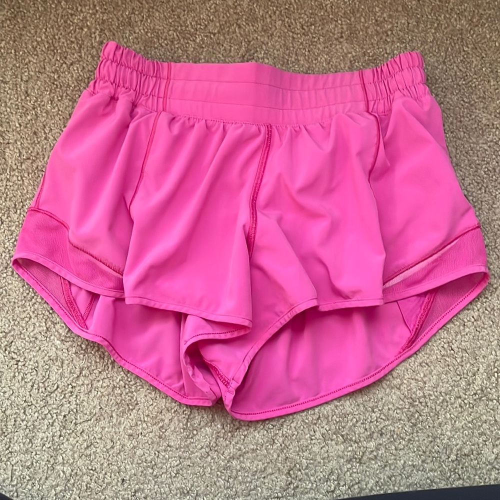 Lululemon hotty hot in sonic pink size 6 2.5 inch